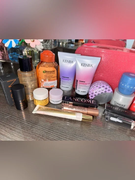 21pc Assortment Of Makeup, Skincare, Haircare, & Pink Jelly Glitter Pouch - Picture 4 of 13